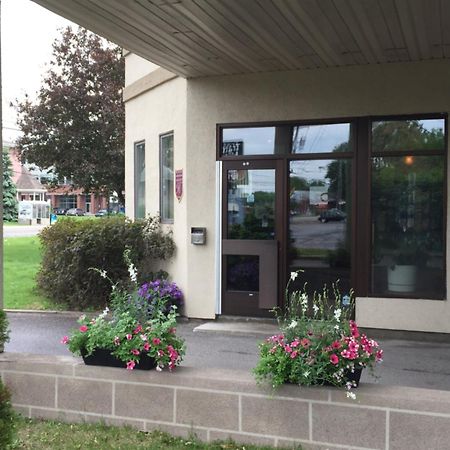 Motel Capri Et Suites Repentigny Ngoại thất bức ảnh