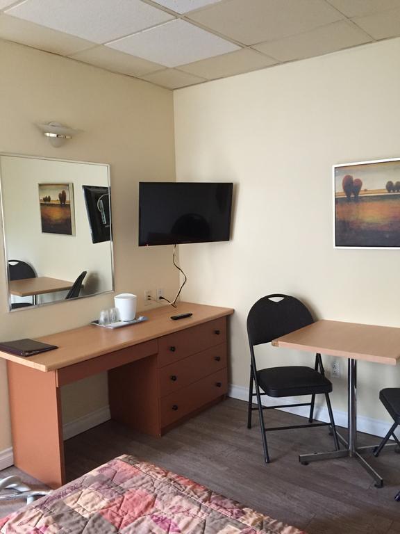 Motel Capri Et Suites Repentigny Phòng bức ảnh