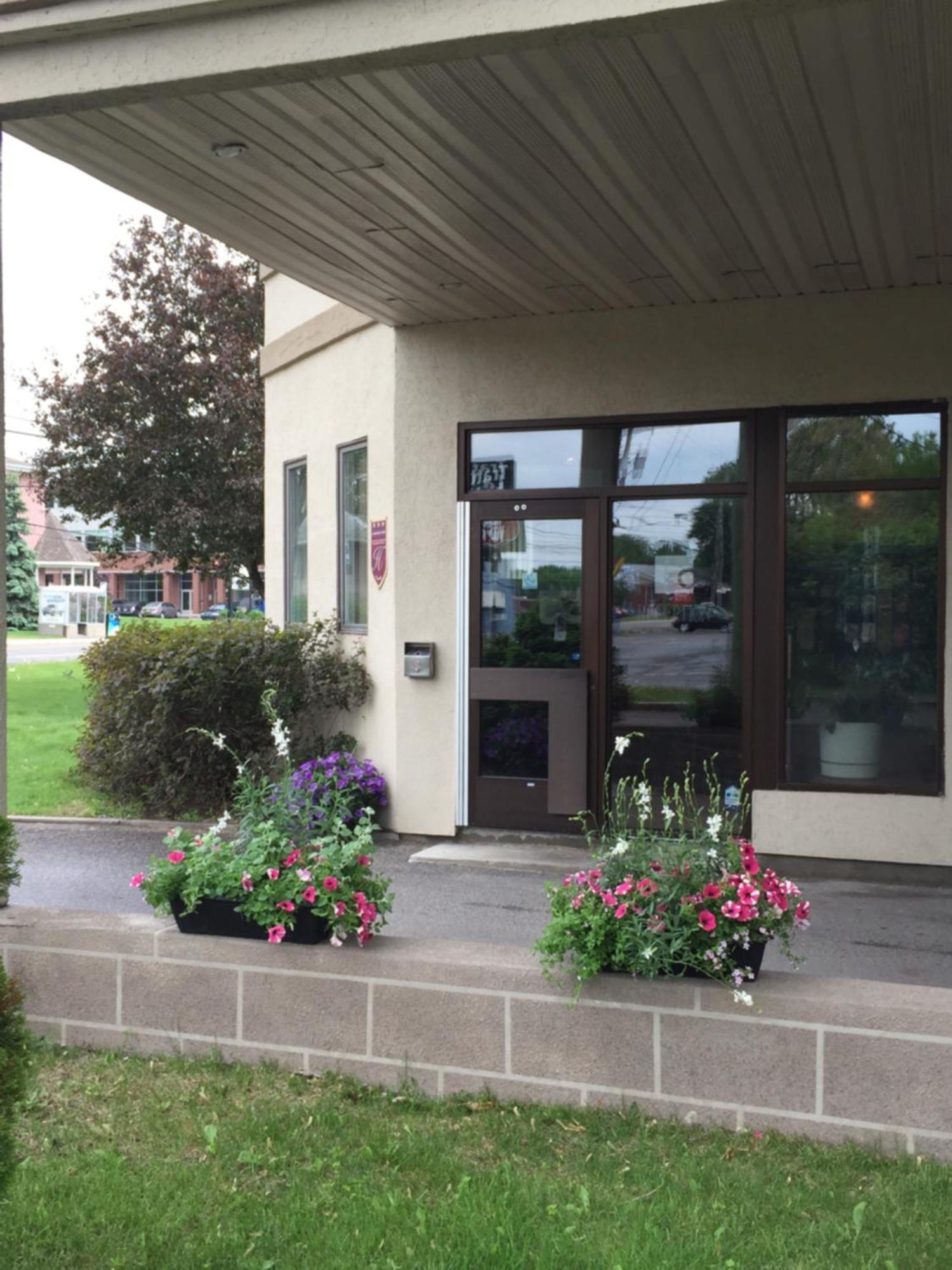 Motel Capri Et Suites Repentigny Ngoại thất bức ảnh
