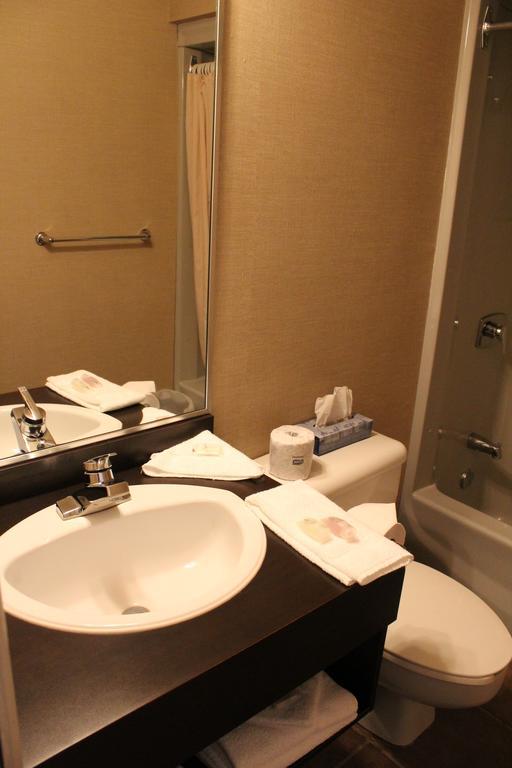 Motel Capri Et Suites Repentigny Ngoại thất bức ảnh