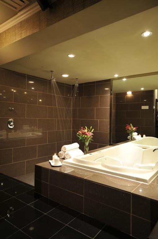 Motel Capri Et Suites Repentigny Ngoại thất bức ảnh
