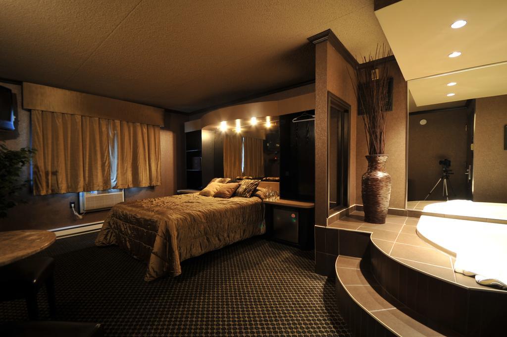 Motel Capri Et Suites Repentigny Ngoại thất bức ảnh