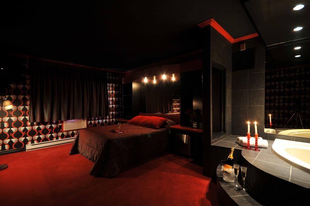 Motel Capri Et Suites Repentigny Ngoại thất bức ảnh