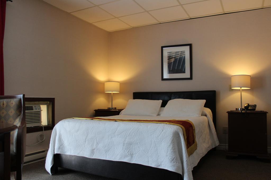 Motel Capri Et Suites Repentigny Ngoại thất bức ảnh