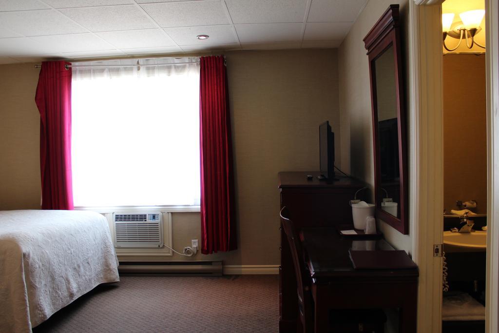 Motel Capri Et Suites Repentigny Ngoại thất bức ảnh