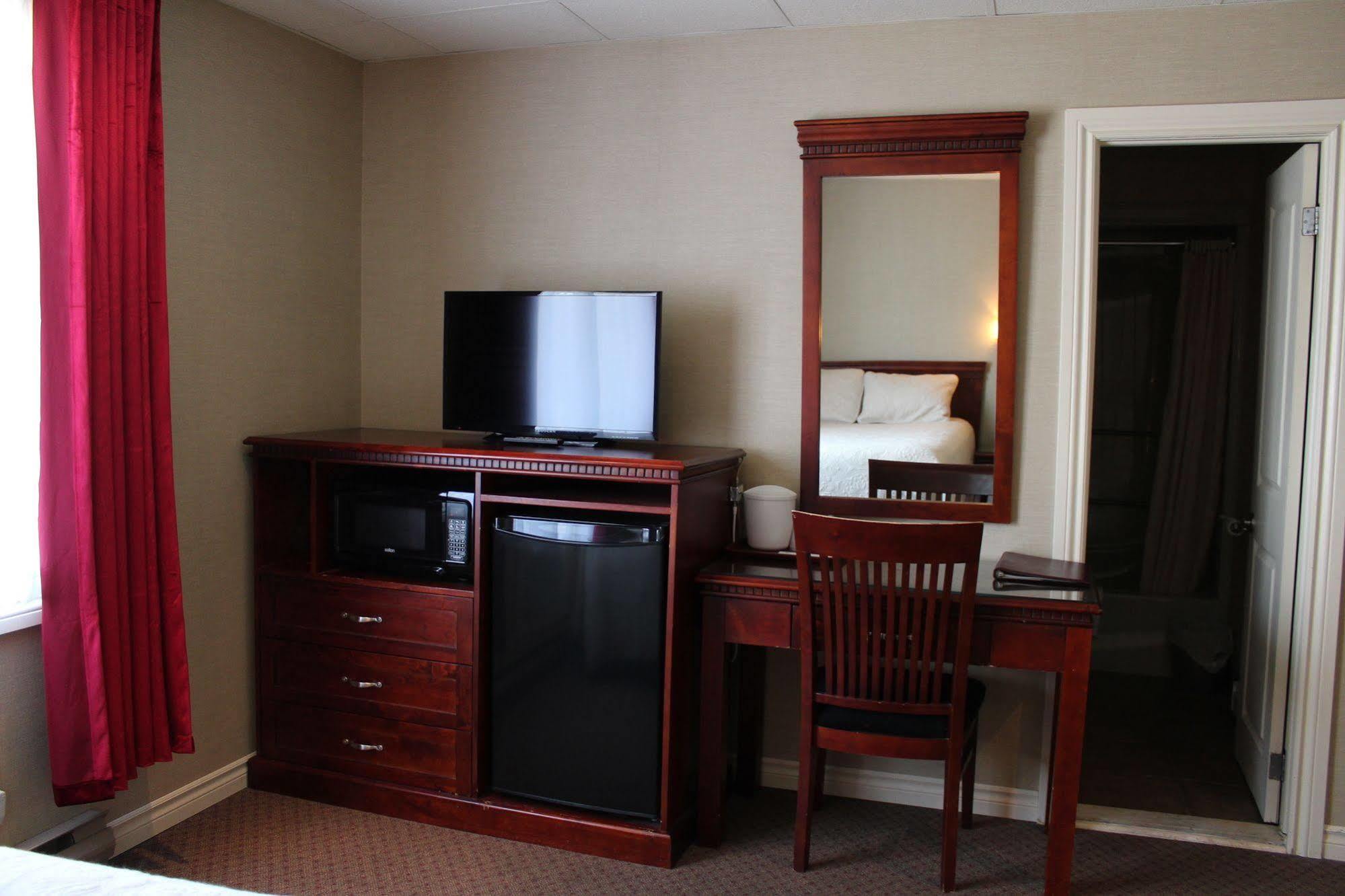 Motel Capri Et Suites Repentigny Ngoại thất bức ảnh