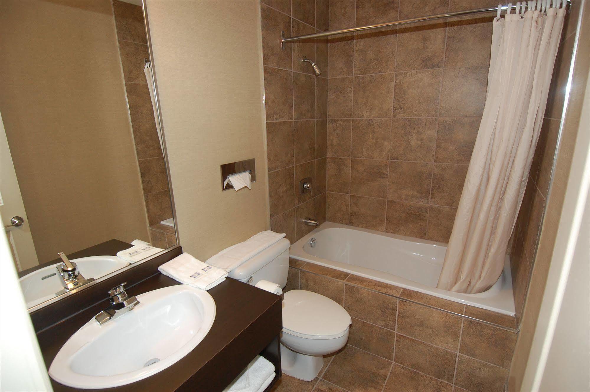 Motel Capri Et Suites Repentigny Ngoại thất bức ảnh