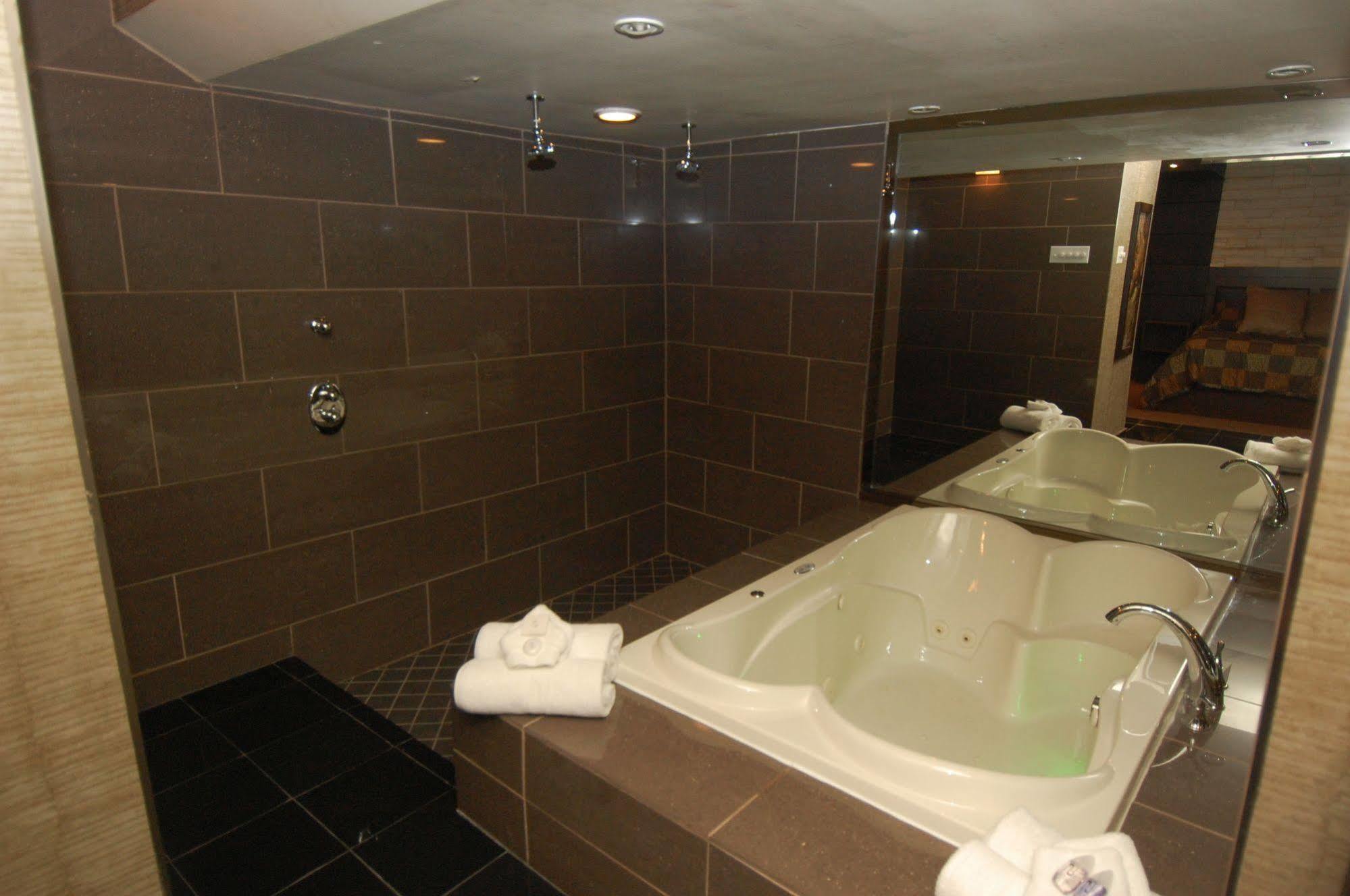Motel Capri Et Suites Repentigny Ngoại thất bức ảnh