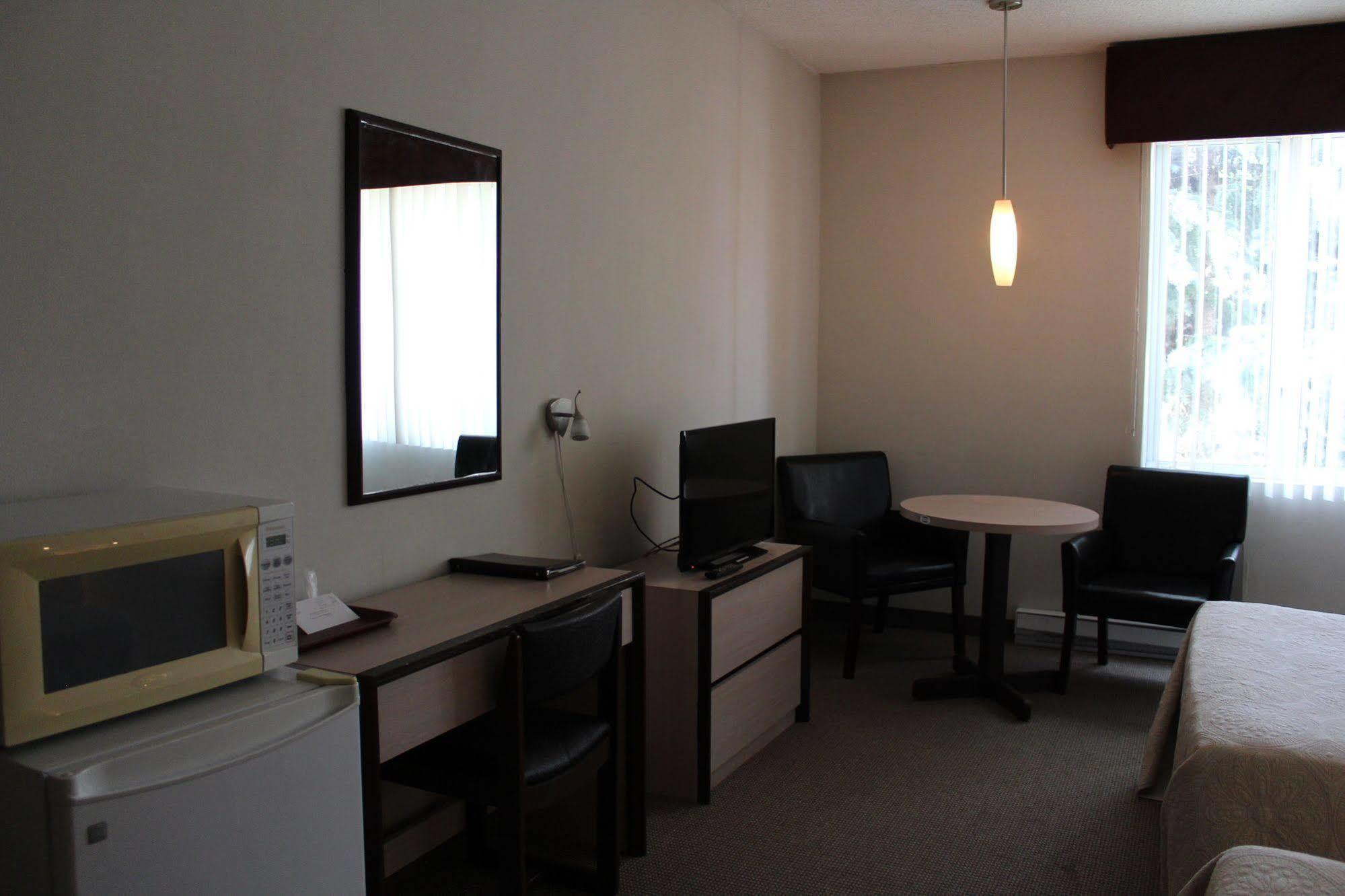 Motel Capri Et Suites Repentigny Ngoại thất bức ảnh