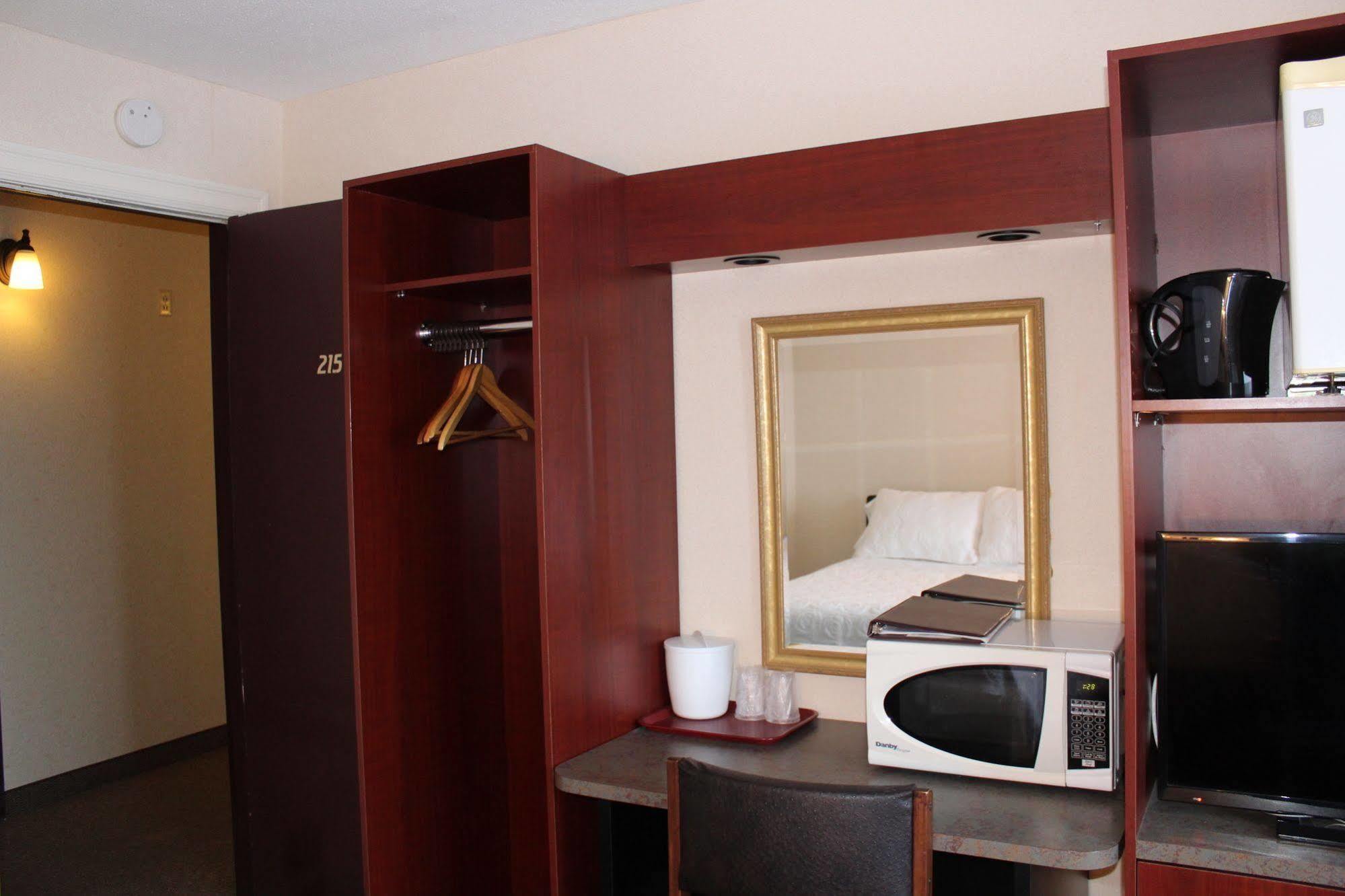 Motel Capri Et Suites Repentigny Ngoại thất bức ảnh