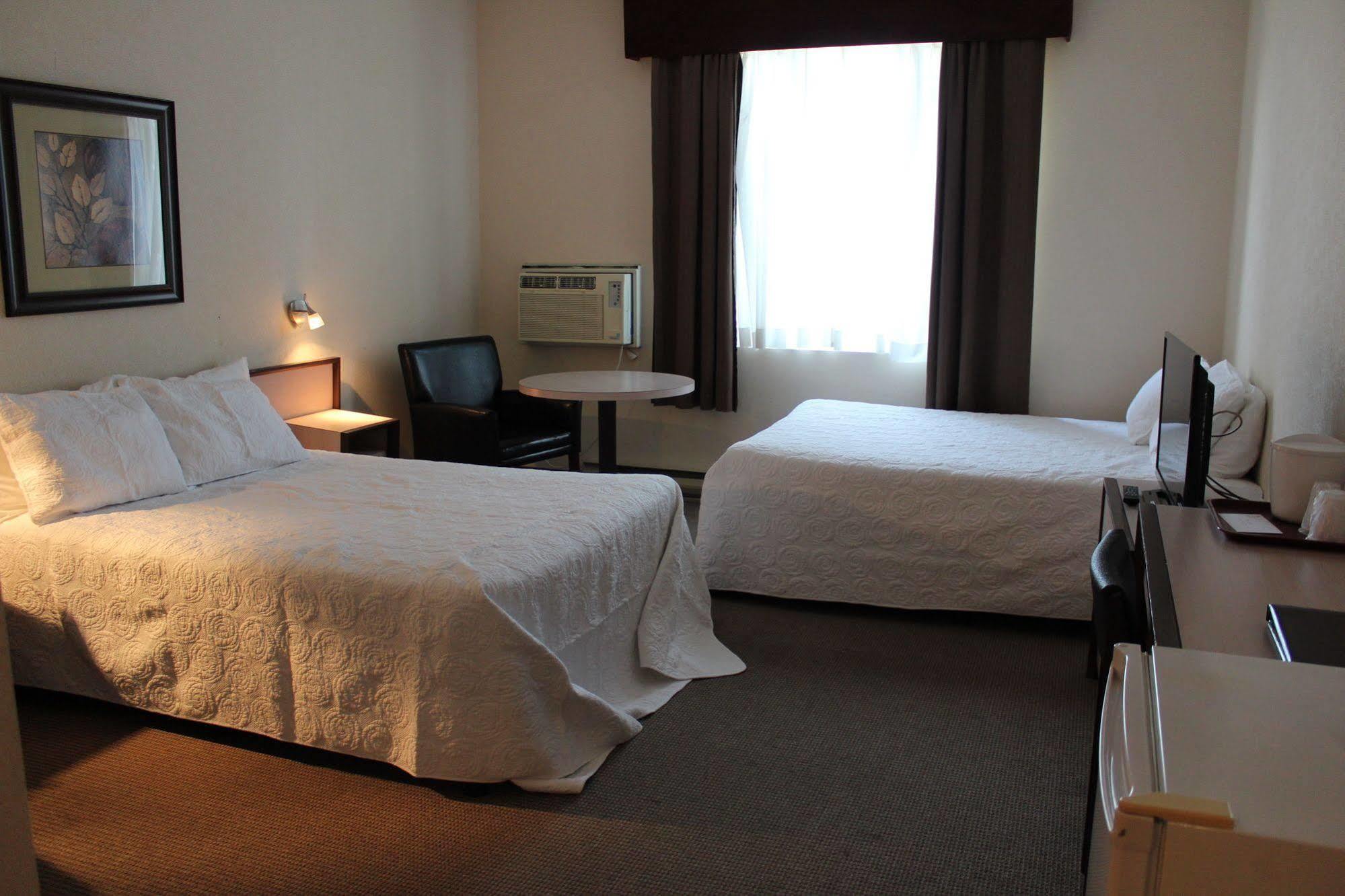 Motel Capri Et Suites Repentigny Ngoại thất bức ảnh