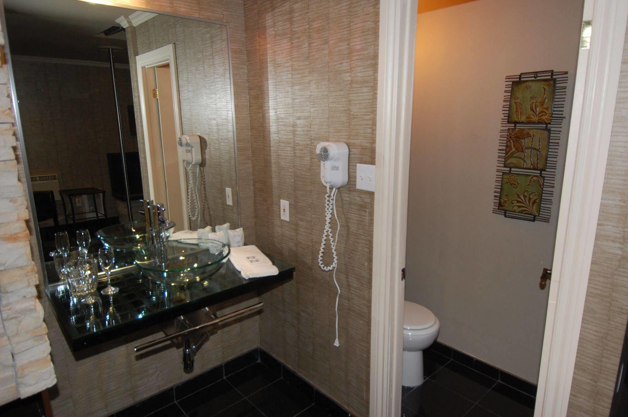 Motel Capri Et Suites Repentigny Ngoại thất bức ảnh